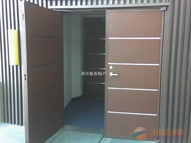 西安隔声门生产参照国际标准先进技术工艺,自行设计研发的西安隔声门