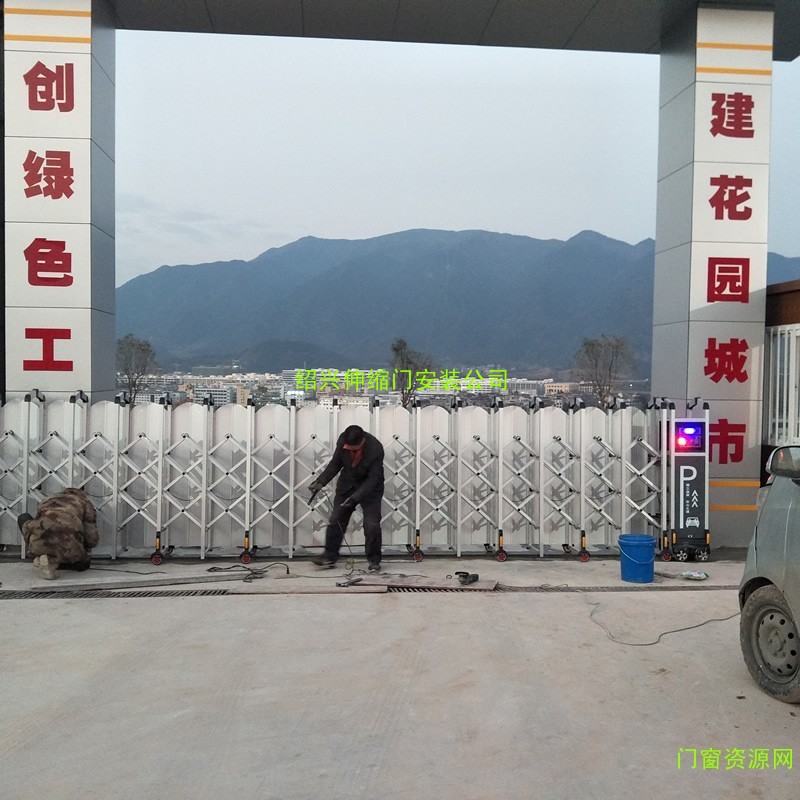 绍兴柯桥屏风式自动伸缩门