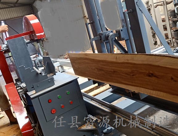 富源数控圆木推台锯全自动锯切操作效率较高