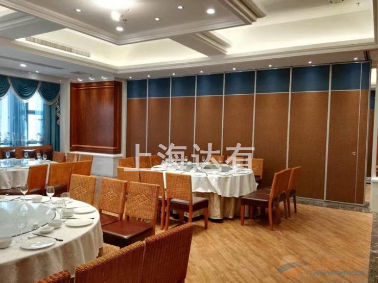 上海木饰面移动隔墙酒店移动屏风宴会厅活动隔断门木饰面移动隔墙价格
