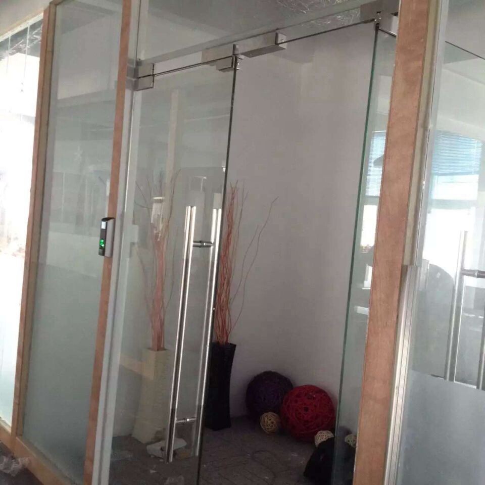 玻璃门维修_玻璃门关不上维修_专业玻璃门维修公司