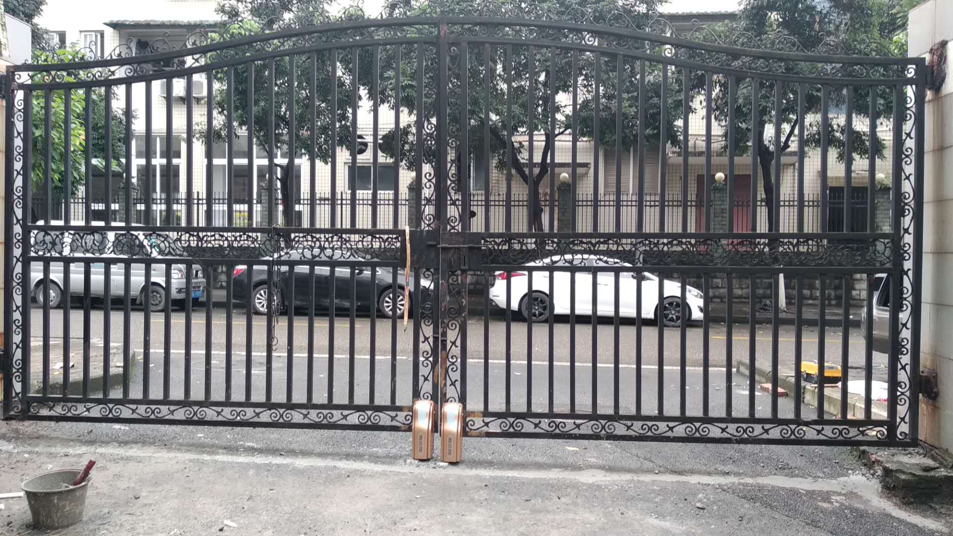 厂区别墅小区双开门电动开门机闭门器八字对开自动门机器