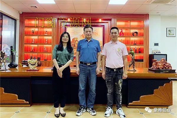 热烈欢迎高韵翔副镇长领导莅临广东豪雅铝业参观指导工作